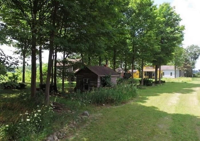 Prestons Antique Gaslight Village - Photo From Land Dot Com (newer photo)